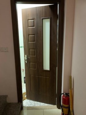 cửa gỗ pano kính nhựa composite nhà vệ sinh