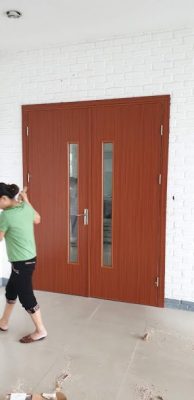 cửa gỗ pano kính nhựa composite cho văn phòng